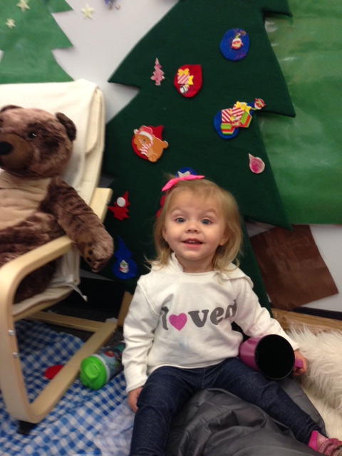 A Toddler-friendly Christmas Tree for Dramatic&nbsp;Play